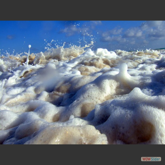 Barbuda-beach waves014